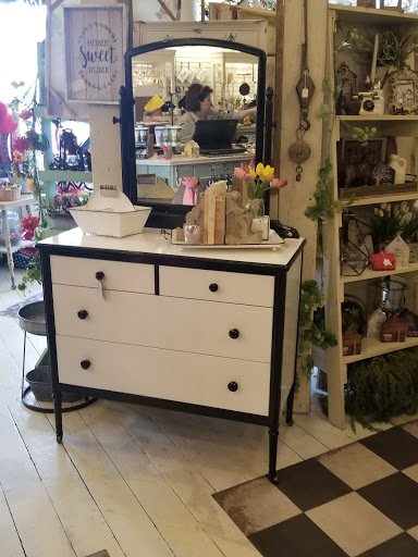 Antique Store «A Corner Cottage», reviews and photos, 895 Conner St, Noblesville, IN 46060, USA