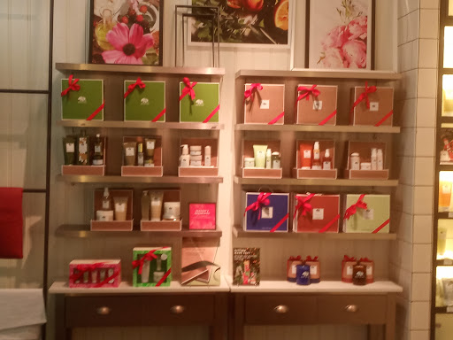 Cosmetics Store «Origins Biltmore Fashion Park», reviews and photos, 2502 E Camelback Rd, Phoenix, AZ 85016, USA