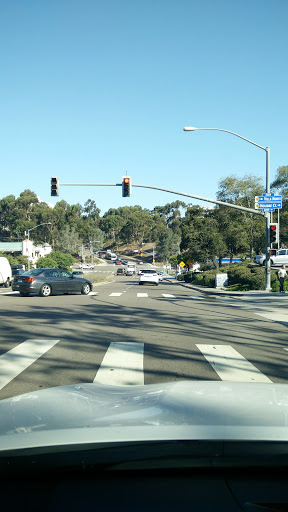 Shopping Mall «Villa Norte Shopping Center», reviews and photos, 3251 Holiday Ct, La Jolla, CA 92037, USA