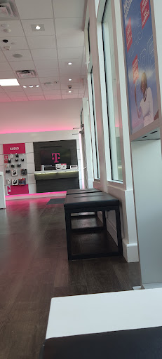 Cell Phone Store «T-Mobile», reviews and photos, 7525 166th Ave NE, Redmond, WA 98052, USA