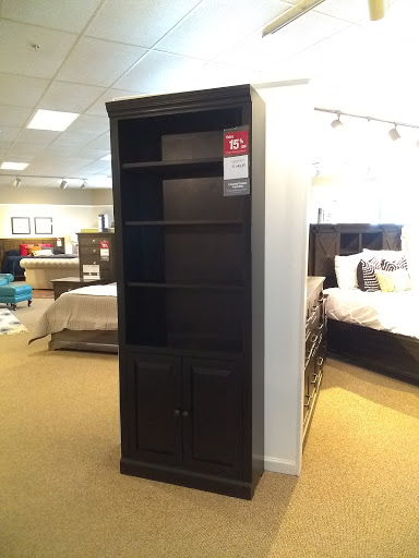 Furniture Store «Art Van Furniture - Muskegon», reviews and photos, 630 Seminole Rd, Muskegon, MI 49441, USA