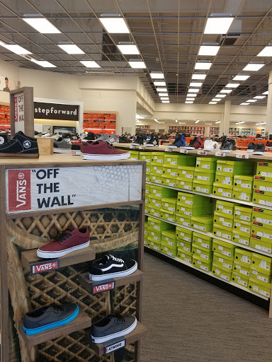 Shoe Store «Famous Footwear», reviews and photos, 1665 Olentangy River Rd, Columbus, OH 43212, USA