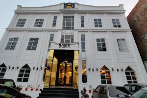 Royal Mansion Hotel image