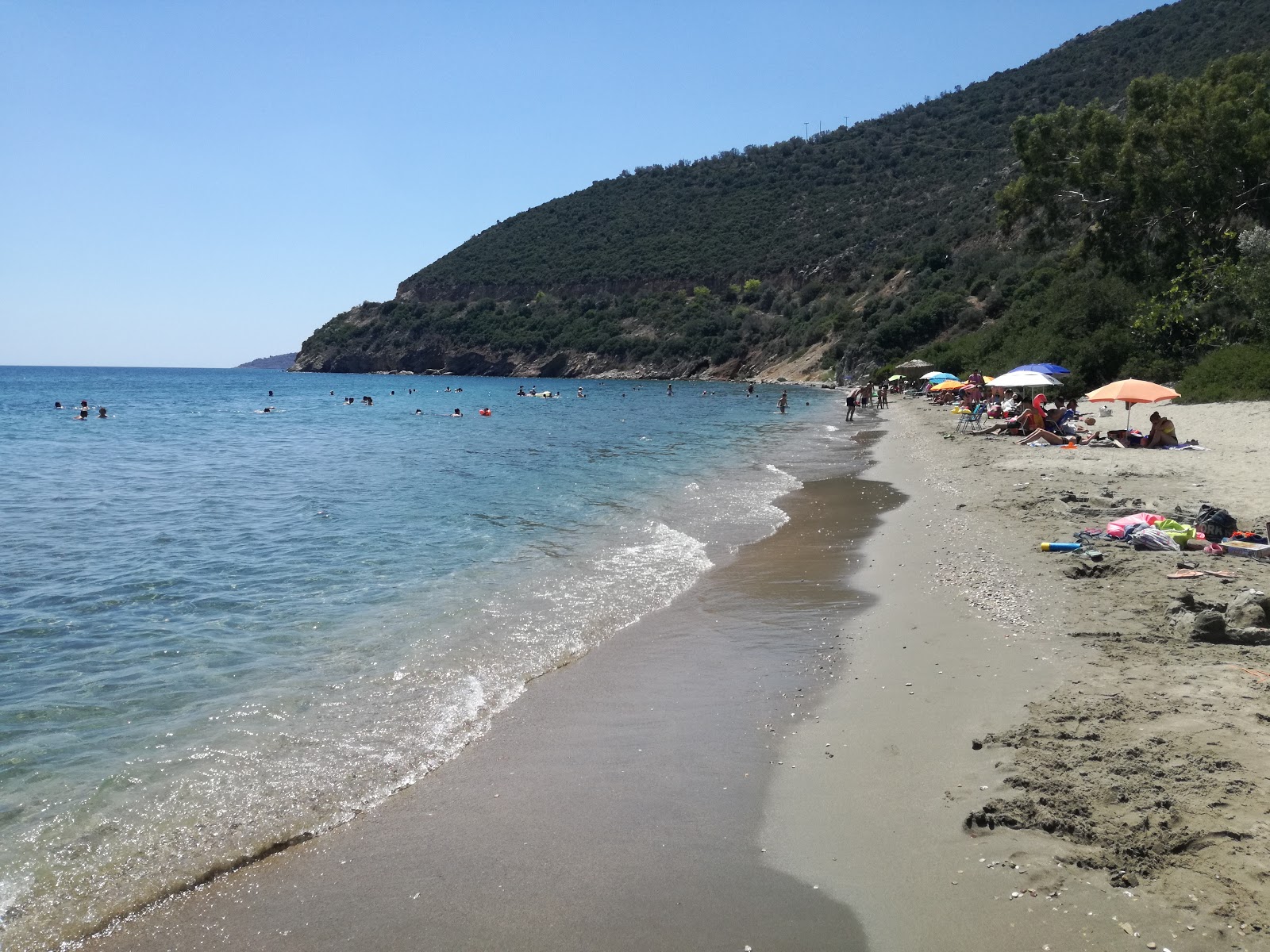 Zdjęcie Karakatsanis Beach z powierzchnią beżowy piasek