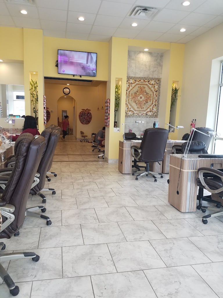 Tip Top Nails & Spa 78064