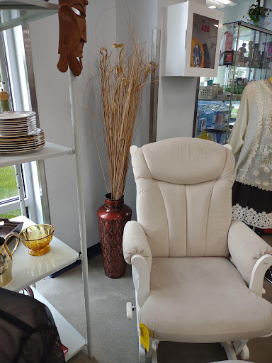 Thrift Store «Goodwill Warwick Retail Store», reviews and photos, 11061 Warwick Blvd, Newport News, VA 23601, USA