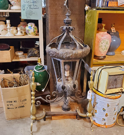 Architectural Salvage Store «Earthwise Architectural Salvage», reviews and photos, 628 E 60th St, Tacoma, WA 98404, USA