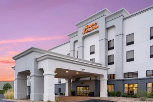 Hampton Inn & Suites Cedar Rapids - North image