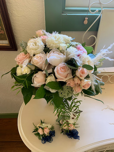 Angelas Florist and Gifts image