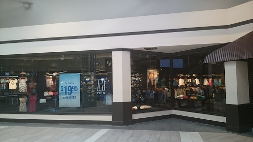 Clothing Store «Hollister Co. Outlet», reviews and photos, 554 Great Mall Dr, Milpitas, CA 95035, USA