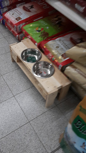 Heikes Futterlädchen unter Porta Westfalica, 