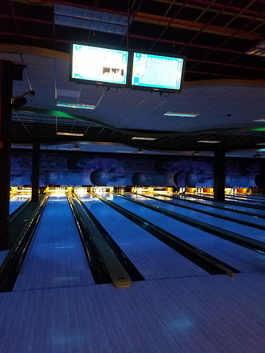 Bowling Alley «Strike Ten Lanes & Lounge», reviews and photos, 800 E Nerge Rd, Roselle, IL 60172, USA