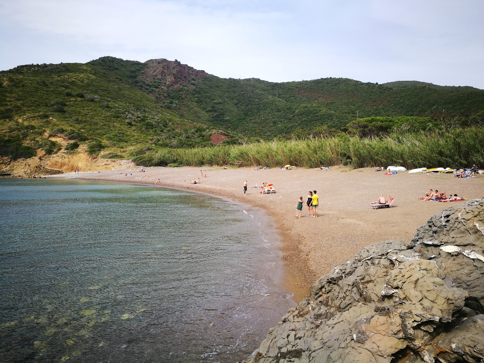Photo de Spiaggia di Nisportino avec petite baie