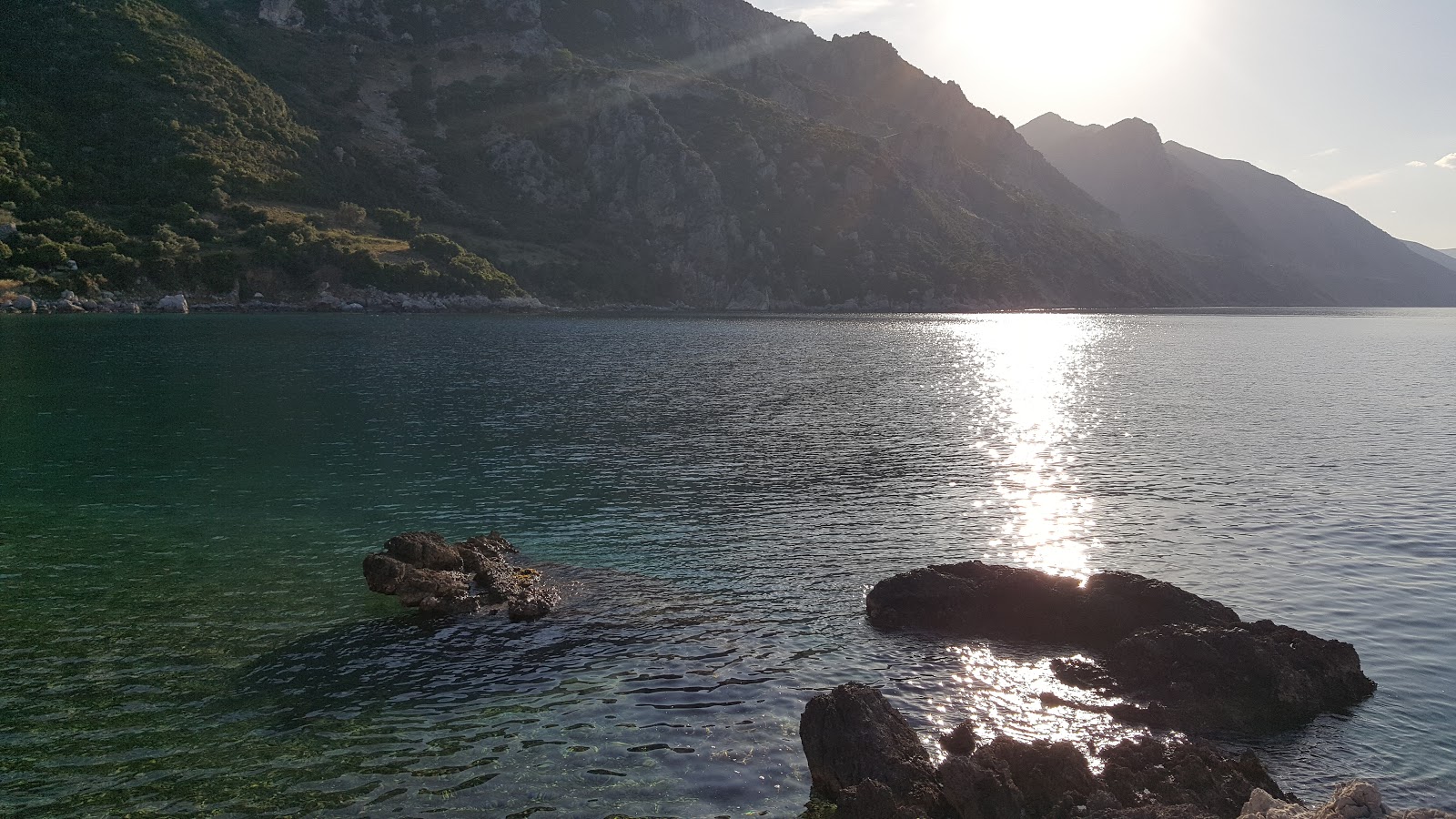 Nisiza Beach'in fotoğrafı düz bir kıyı şeridi ile birlikte