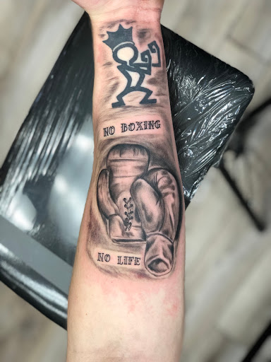 Tattoo Shop «Full Moon Tattoo», reviews and photos, 98 Lockwood Ave, Yonkers, NY 10701, USA