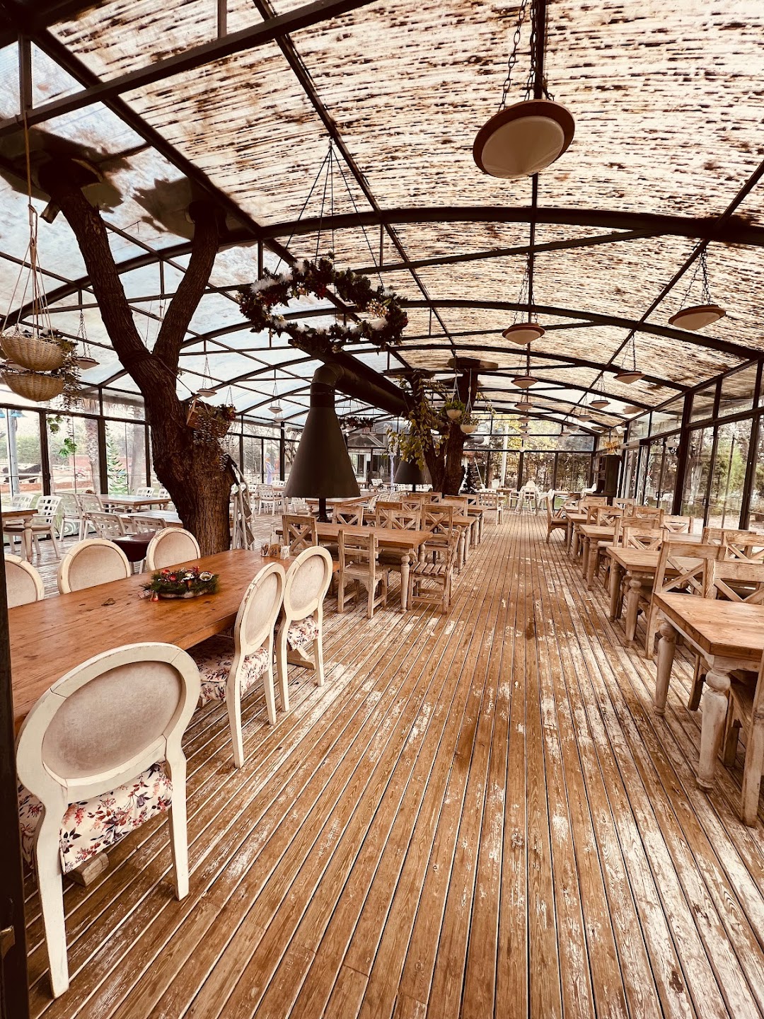 Rahatla Urla Atlı Spor Kulübü (At Çiftliği - Restaurant)