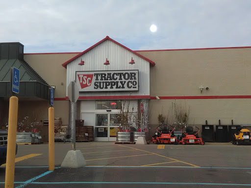 Tractor Supply Co., 3000 Van Horn Rd, Trenton, MI 48183, USA, 