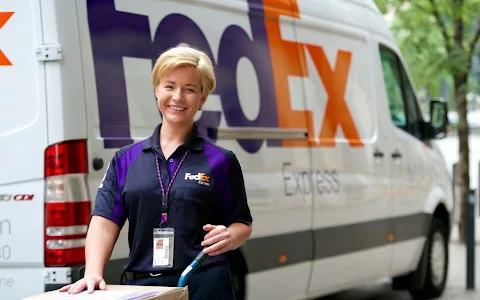 FedEx - TNT Express image