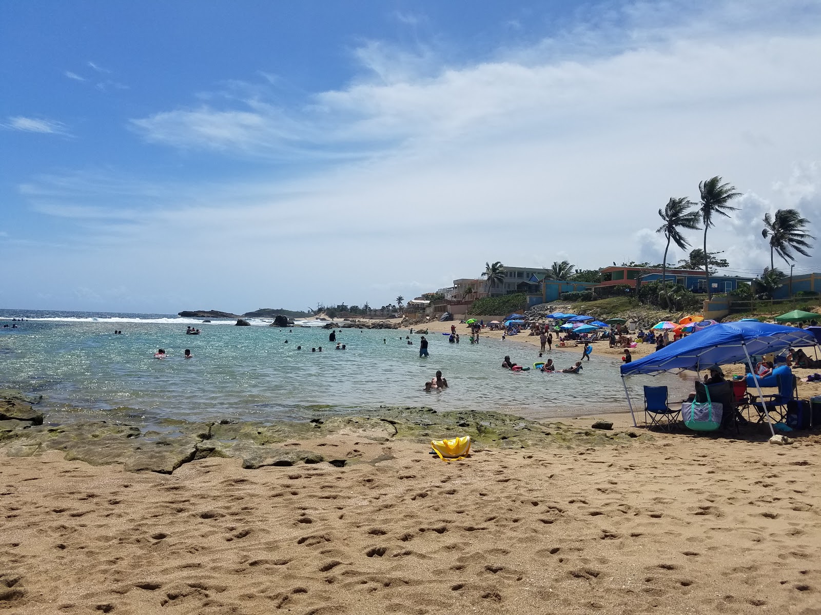 Foto di Isabela beach con una superficie del sabbia beige
