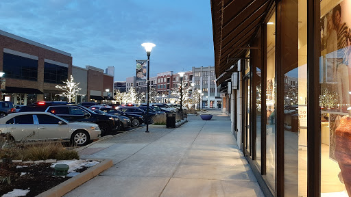 Shopping Mall «Burr Ridge Village Center», reviews and photos, 701 Burr Ridge Pkwy, Willowbrook, IL 60527, USA