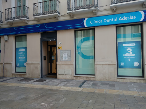 Información y opiniones sobre Clínica Dental Adeslas de Málaga