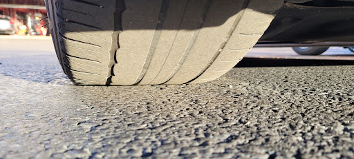 Tire Shop «Discount Tire Store - Naperville, IL», reviews and photos, 535 Fort Hill Dr, Naperville, IL 60540, USA