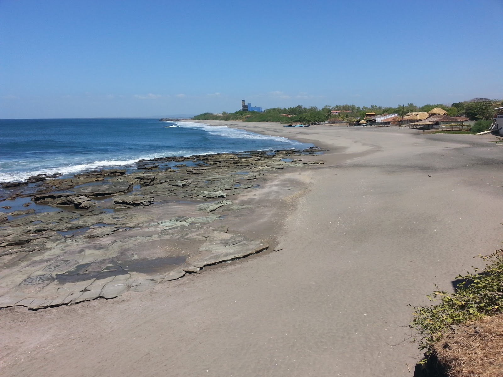 Miramar beach的照片 带有灰色沙和岩石表面