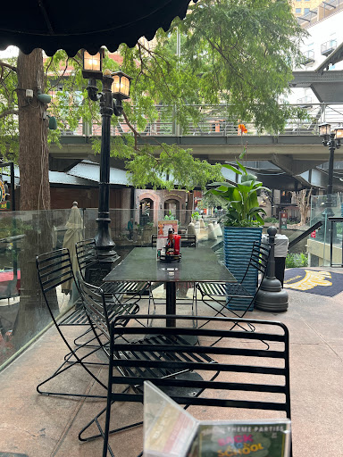 Pub «Mad Dogs British Pub Riverwalk», reviews and photos, 123 Losoya St #19, San Antonio, TX 78205, USA