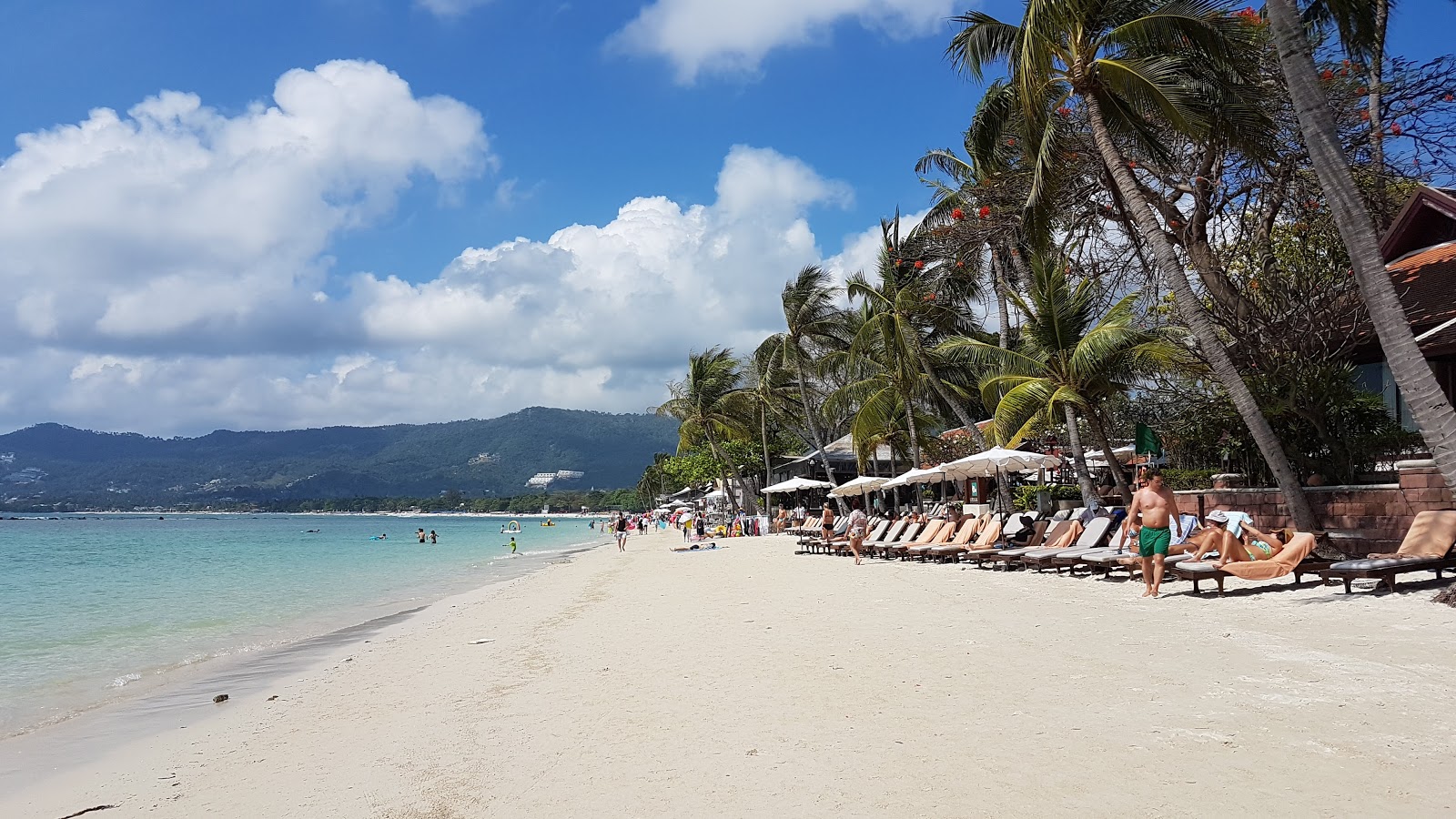Photo of Chaweng Beach with white sand surface