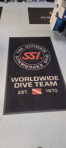 SCUBA Instructor «WOODS & WATER OUTDOOR SPORTS CENTER», reviews and photos, 124 Edwards Ave, Brandon, FL 33510, USA