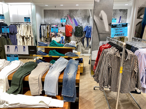 Department Store «Lord & Taylor», reviews and photos, 1701 Sunrise Hwy, Bay Shore, NY 11706, USA