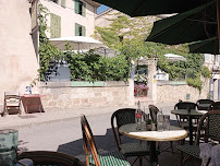 Atmosphère du Restaurant de spécialités provençales La récréation à Lourmarin - n°1