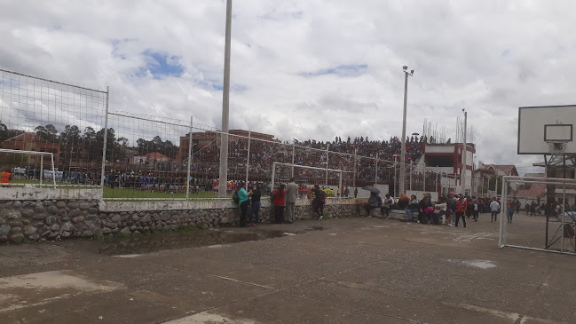 Opiniones de Complejo Deportivo Municipal de Cazhapata en Cuenca - Campo de fútbol