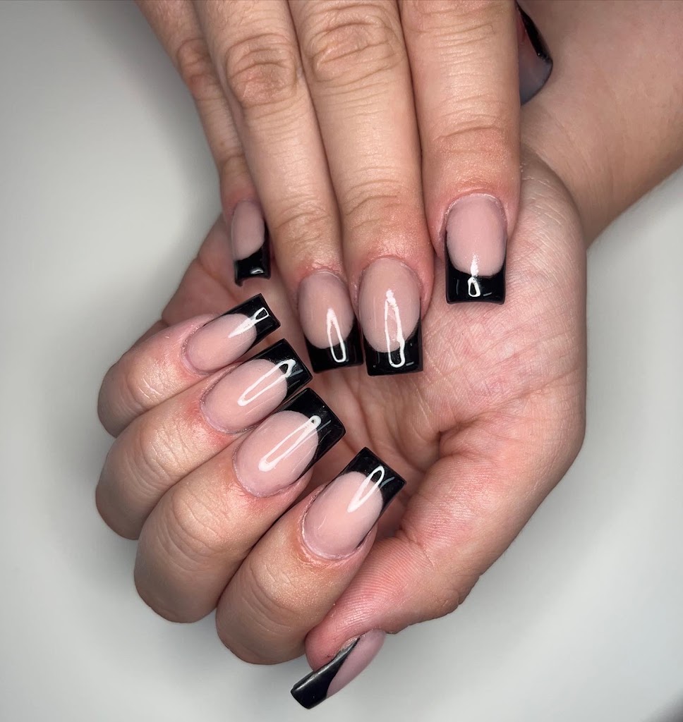 Eden’s Nails & Spa 44707