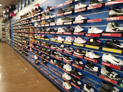 Sporting Goods Store «Big 5 Sporting Goods - Sacramento (Citrus Height)», reviews and photos, 7833 Greenback Ln, Citrus Heights, CA 95610, USA