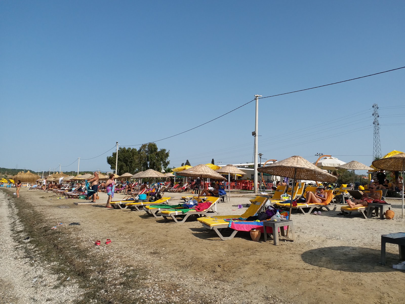 Yat Limanı Plajı'in fotoğrafı - rahatlamayı sevenler arasında popüler bir yer
