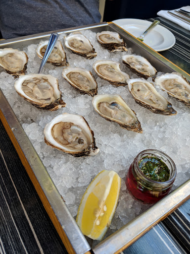 Les restaurants mangent des huîtres Montreal