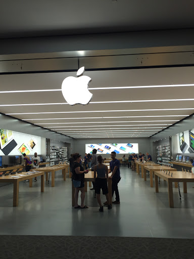 Computer Store «Apple Trumbull», reviews and photos, 5065 Main St, Trumbull, CT 06611, USA