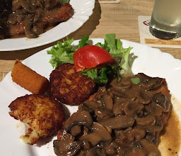 Wagner am Mäuerchen photo