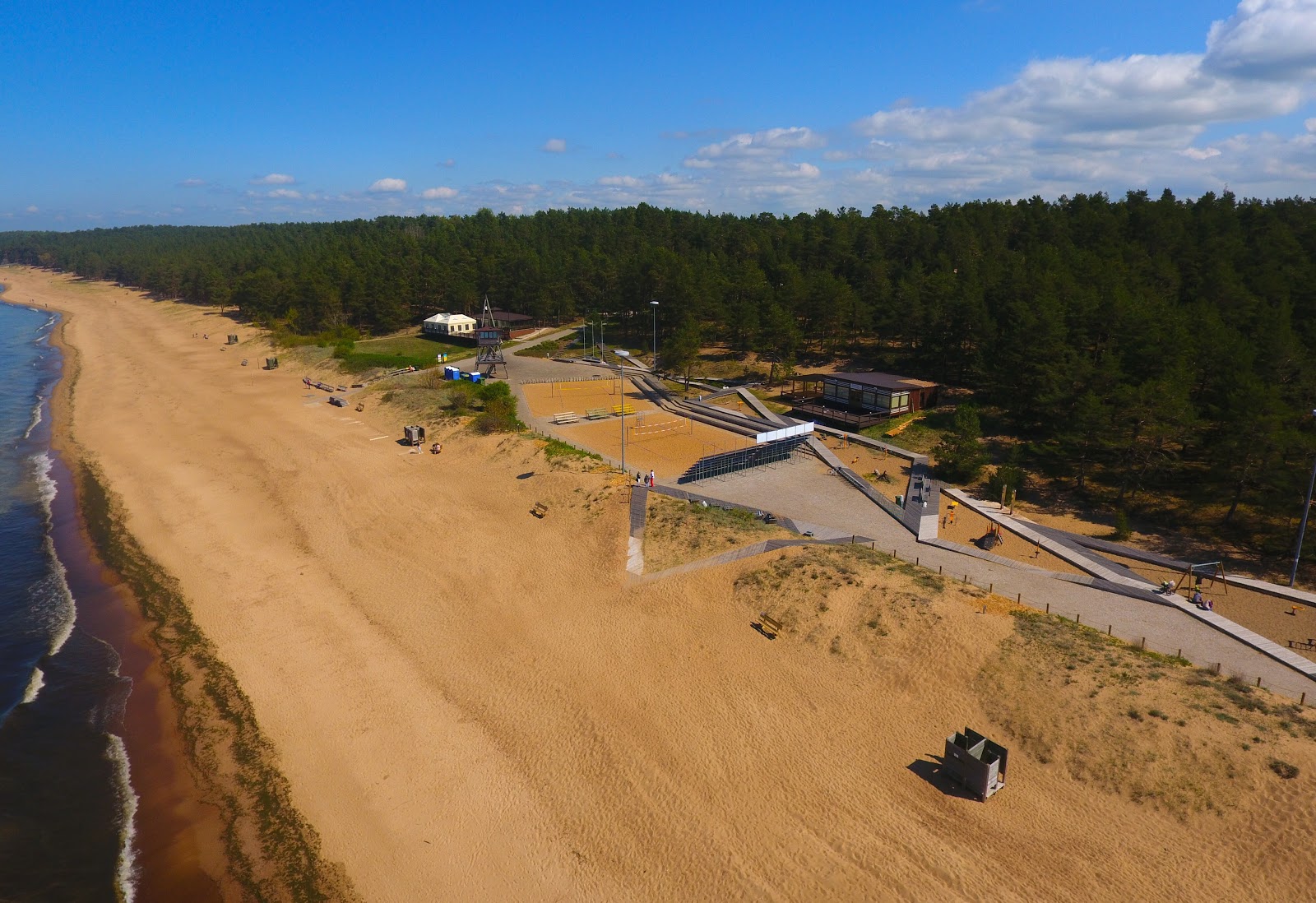 Foto van Saulkrasti beach met recht en lang