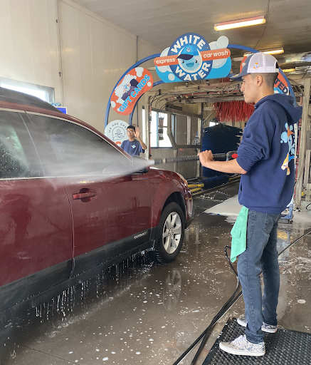 White Water Express Car Wash en Gypsum