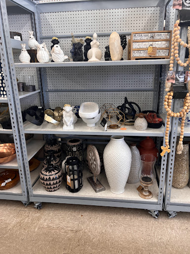 Home Goods Store «Tuesday Morning», reviews and photos, 1615 Sun City Center Plaza, Sun City Center, FL 33573, USA