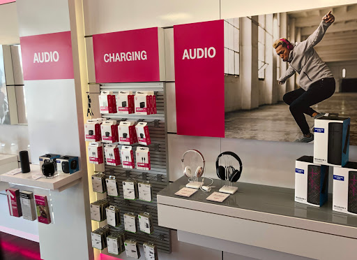 Cell Phone Store «T-Mobile», reviews and photos, 202 S Washington St, Oxford, MI 48371, USA