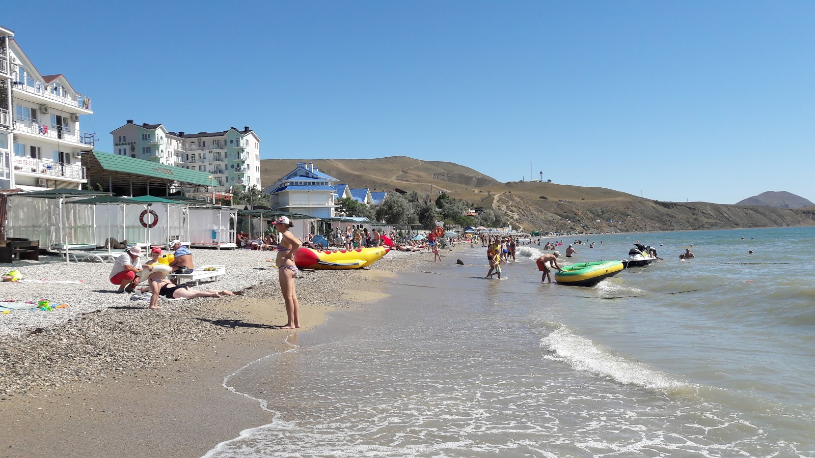 Zdjęcie Achisu Beach z przestronna linia brzegowa