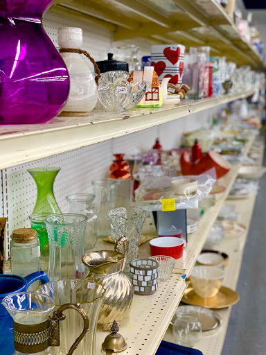 Thrift Store «Hope of the Valley Rescue Mission Thrift Store», reviews and photos, 18167 Chatsworth St, Granada Hills, CA 91344, USA