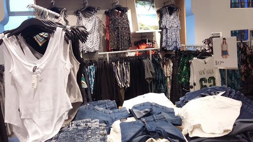 Clothing Store «H&M», reviews and photos, 2 S 69th St, Upper Darby, PA 19082, USA