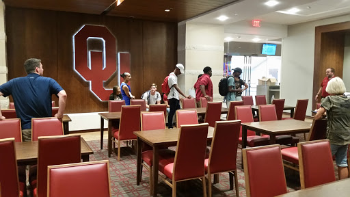 Stadium «The Gaylord Family Oklahoma Memorial Stadium», reviews and photos, 1185 Asp Ave, Norman, OK 73019, USA