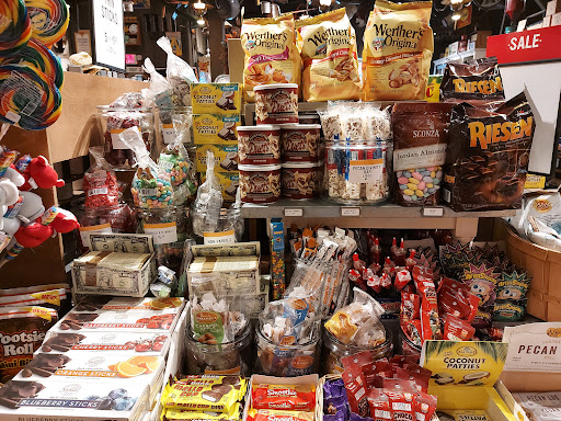 American Restaurant «Cracker Barrel Old Country Store», reviews and photos, 380 N Jacob Dr, Bloomington, IN 47404, USA