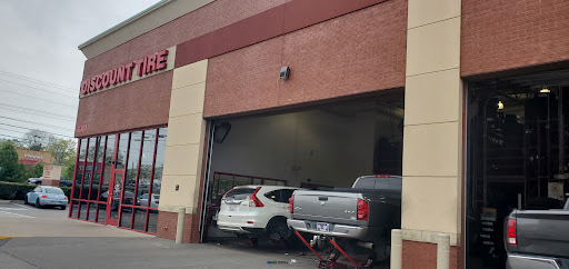 Tire Shop «Discount Tire Store - Spring Hill, TN», reviews and photos, 3000 Belshire Village Dr, Spring Hill, TN 37174, USA
