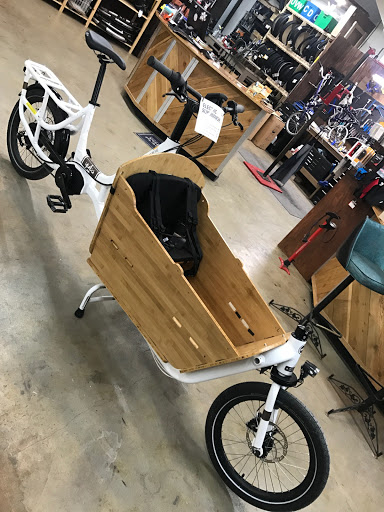 Bicycle Store «Cosmic Bikes Inc.», reviews and photos, 4641 N Milwaukee Ave, Chicago, IL 60630, USA